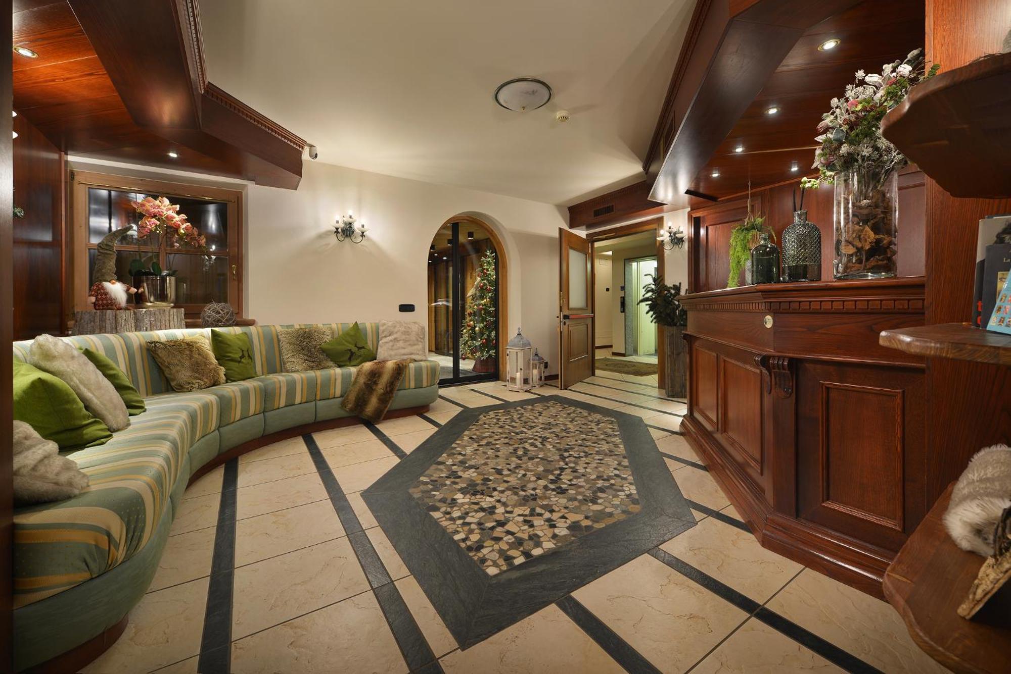 Hotel Primula ลีวินโญ ภายนอก รูปภาพ