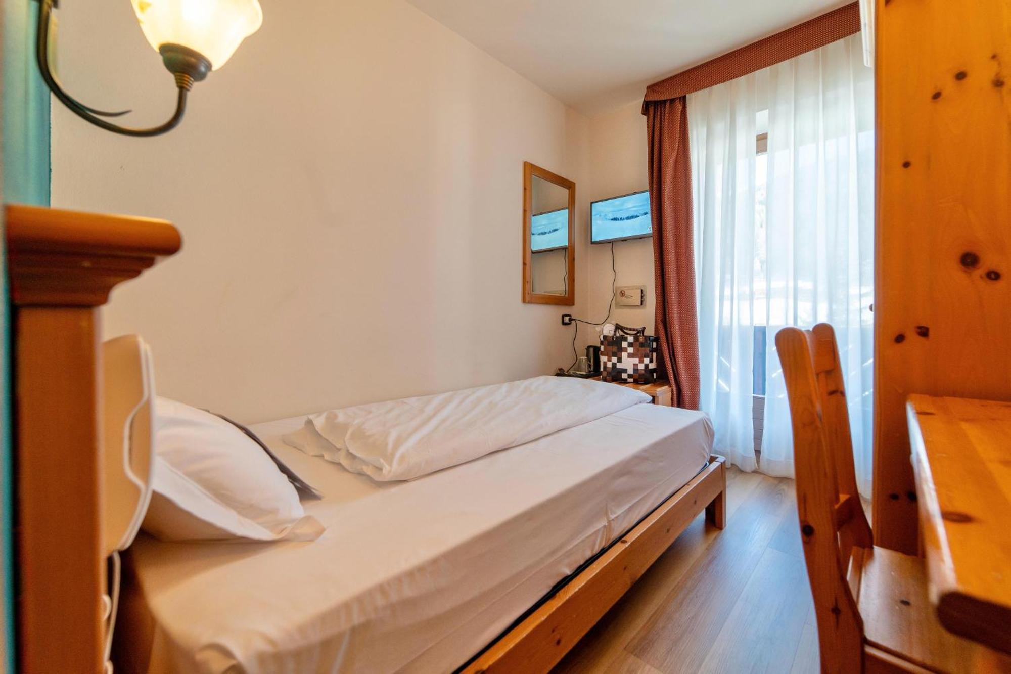 Hotel Primula ลีวินโญ ภายนอก รูปภาพ